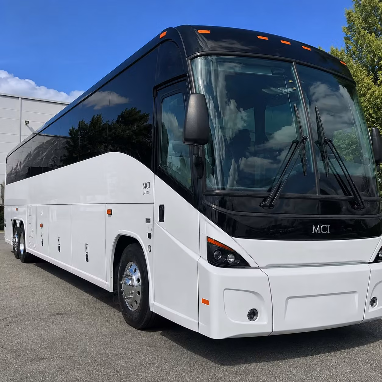 coachbusdaytonabeach com is the go to for corporate group airport transfers in daytona beach
